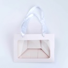 Пакет подарочный с широким дном и окном 20×14×13.2 см, белый - Фото 5