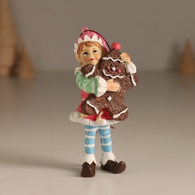 Фигурка-подвеска «Новогодний эльф с имбирной печенькой», ёлочная игрушка, 6×4×10.5 см