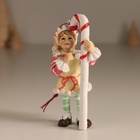 Фигурка-подвеска «Новогодний эльф с леденцом», ёлочная игрушка, 5×4.5×11 см - Фото 1