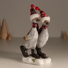 Фигурка полистоун «Гуси в колпаках, вязаных шарфах, на мини-лыжах», 12×15×22.5 см - Фото 2