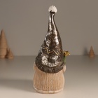 Фигурка светящаяся полистоун «Дед Мороз в колпаке, с ёлкой», беж и шоколад, 10.5×10.5×22 см - Фото 4