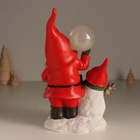 Фигурка светящаяся полистоун «Дед Мороз в красном наряде со снеговиком, с шариком», 15×10.2×23 см - Фото 5