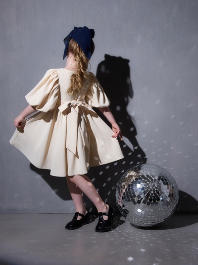 Платье нарядное для девочки MINAKU: Party Dress, цвет молочный, рост 104-110 см