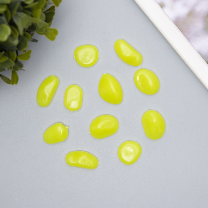 Декор для творчества пластик светится в темноте «Жёлтые камешки», набор 12 шт.