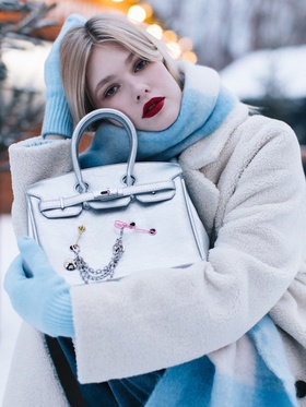 серебряный