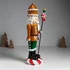 Фигурка полистоун «Щелкунчик в имбирном мундире, с кексом и пикой с леденцом», 13×10×35.5 см - Фото 4