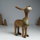 Фигурка полистоун «Важный лось в еловом венке с ягодками», 16.5×10×25 см - Фото 4