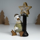 Фигурка светящаяся полистоун «Гусь в свитере у фонарного столба со звездой», 12.5×9×20.3 см - Фото 2