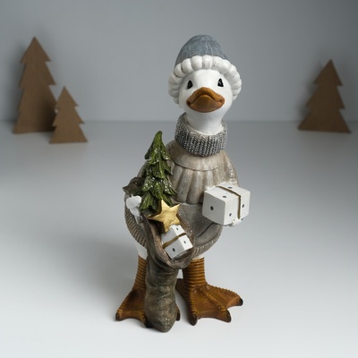 Фигурка полистоун «Гусь в бежевом свитере, с носком с подарками и ёлкой», 12×14×25.5 см