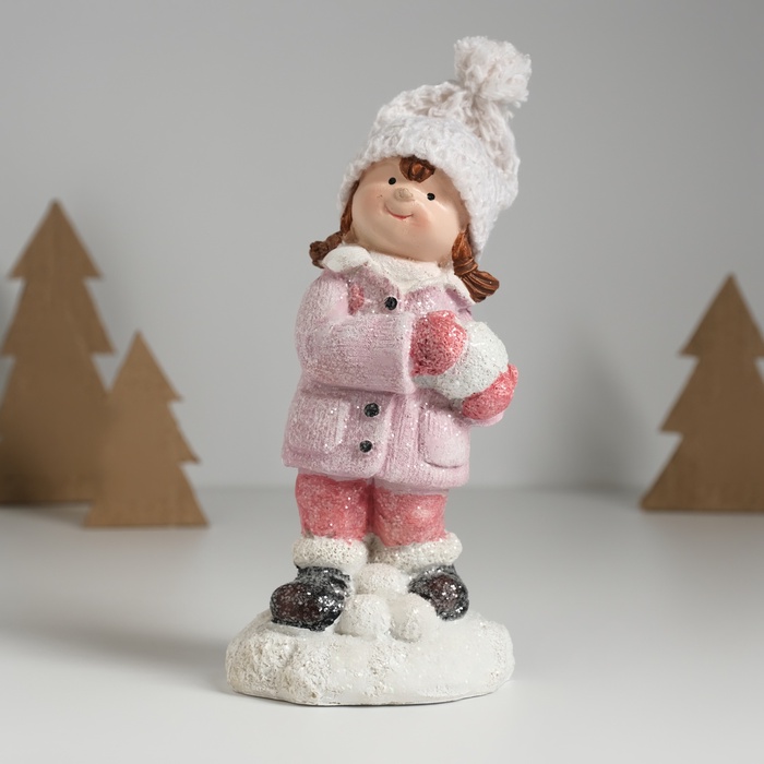 Фигурка керамика «Девочка в розовом пальтишке, со снежком», 8.3×7.8×16.3 см - Фото 1