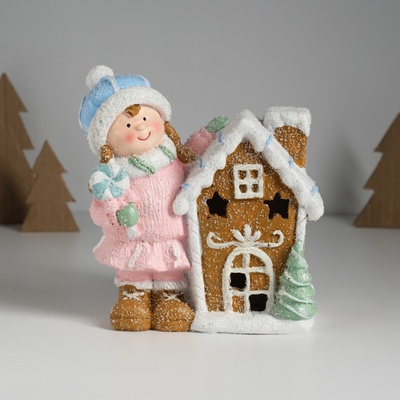 Фигурка светящаяся «Малышка в розовом наряде у пряничного домика», керамика, 15×8×16 см