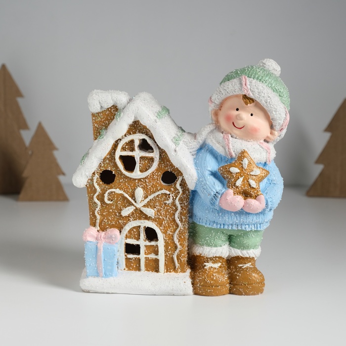Фигурка светящаяся «Малышка в голубом свитере у пряничного домика», керамика, 15×8×16 см