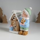 Фигурка светящаяся «Малышка в голубом свитере у пряничного домика», керамика, 15×8×16 см - Фото 3
