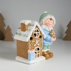 Фигурка светящаяся «Малышка в голубом свитере у пряничного домика», керамика, 15×8×16 см - Фото 4