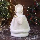 Снегурочка под ёлку «Зимнее волшебство. В шубке с бусинками и в кокошнике» двигается, с подсветкой, 30 см, золото - Фото 3