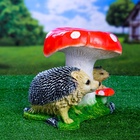Садовая фигура из полистоуна «Гриб с двумя ежами», 30×26×30 см - Фото 14