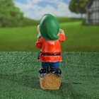 Садовая фигура из полистоуна «Гномик с лопатой», 15×12×30 см - Фото 3