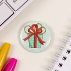 Значок новогодний закатной d=35 мм «Подарок» 6.5×6.5 см - Фото 3