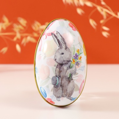 Металлическая шкатулка-яйцо «Пасхальный зайка с букетом и шляпой», для украшений, хранения мелочи, 7×6.5×11 см