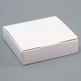 Коробка для 9 конфет, белая с откидной крышкой, 13.7×13.7×3.5 см