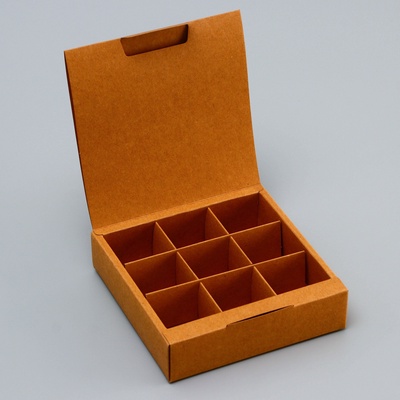 Коробка для 9 конфет, крафт с откидной крышкой, 13.7×13.7×3.5 см