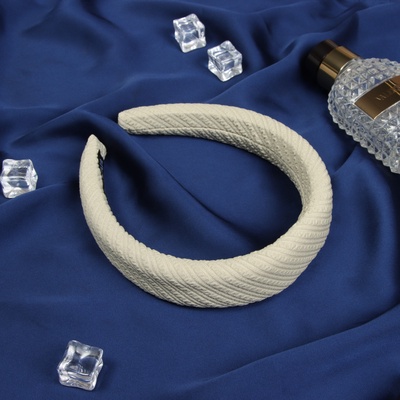 Ободок для волос QF «Жаннет», классик орнамент, 3 см, бежевый