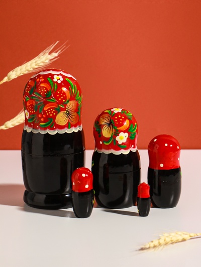 Матрёшка дерево «Весела», красная голова, низ чёрный, 5-кукольная, 14 см