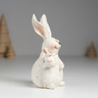 Фигурка полистоун «Кролик белый толстячок с крольчонком на лапах», 5.5×5.5×11.5 см - Фото 2