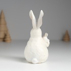 Фигурка полистоун «Кролик белый толстячок с крольчонком на лапах», 5.5×5.5×11.5 см - Фото 4