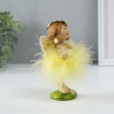 Фигурка полистоун «Малышка фея в жёлтом платье, с цветочком», 8×6×13 см