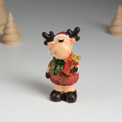 Фигурка полистоун «Оленёнок в красной шубе и зелёном шарфике», 7.5×4.2×7.5 см, МИКС