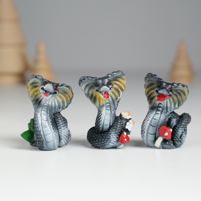 Фигурка полистоун «Змейка тёмная лесная», 3.1×2.7×4.2 см, МИКС - Фото 1