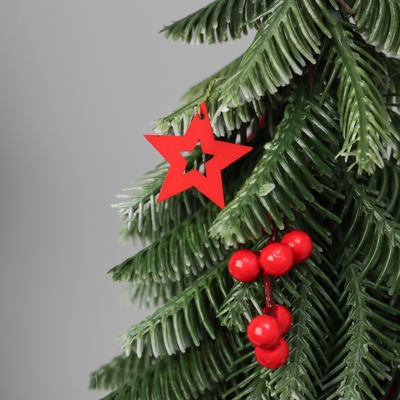 Искусственная ёлка литая настольная «Зимнее волшебство. С ягодками, в горшочке», 33×8.5 см, ветки отгибаются