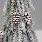 Искусственная ёлка заснеженная настольная «Зимнее волшебство. Длинные ветки» горшочке, 38 см, с шишками, ветки литые отгибаются - Фото 3