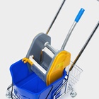 Тележка уборочная одноведерная с вертикальным отжимом и сеткой, синее ведро 25 л, хромированная рама - Фото 4