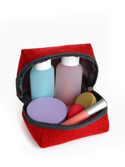 Косметичка на молнии, цвет красный