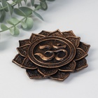 Подставка для благовоний полистоун «Цветок с Ом: мантра», золото, 10.5×10.5×1 см - Фото 2