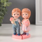 Набор фигурок полистоун «Парочка с сердцем и с букетом», 2 шт., 7×6.5×11 см - Фото 1