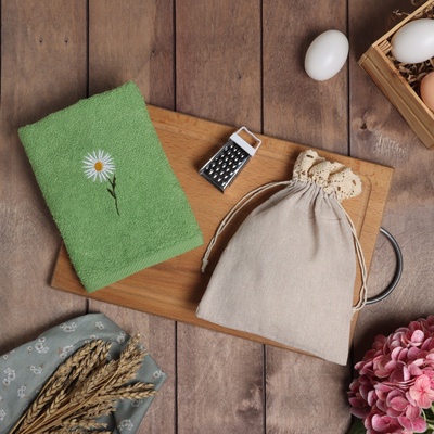 Набор подарочный «Этель» Chamomile, полотенце 30×60 см, тёрка 7.7×3.7 см