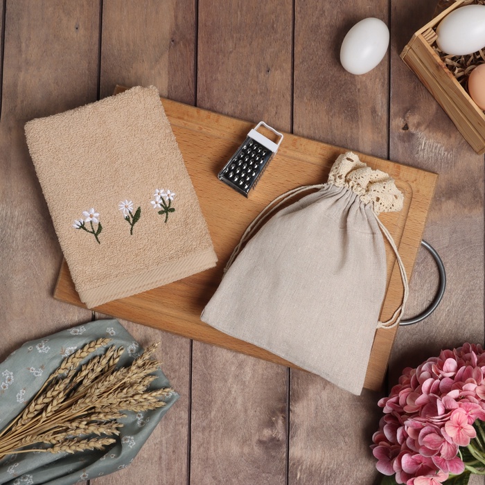 Набор подарочный Flower: полотенце 30×60 см, тёрка 7.7×3.7 см - Фото 1