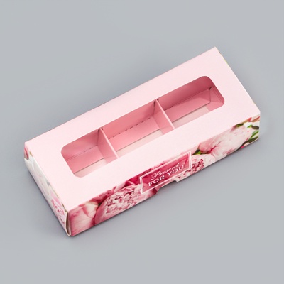 Коробка с обечайкой для 3 конфет, с окном «Праздничный букет», 13×5×3.3 см