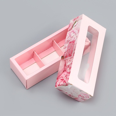 Коробка с обечайкой для 3 конфет, с окном «Праздничный букет», 13×5×3.3 см