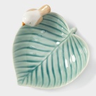 УЦЕНКА Блюдо керамическое «Птичка на листочке», 15,5×15,5 см, цвет голубой - фото 14676030