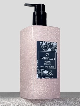 {{photo.Alt || photo.Description || 'Блестящее жидкое мыло Evermoon Персик, с шиммером, 500 мл'}}