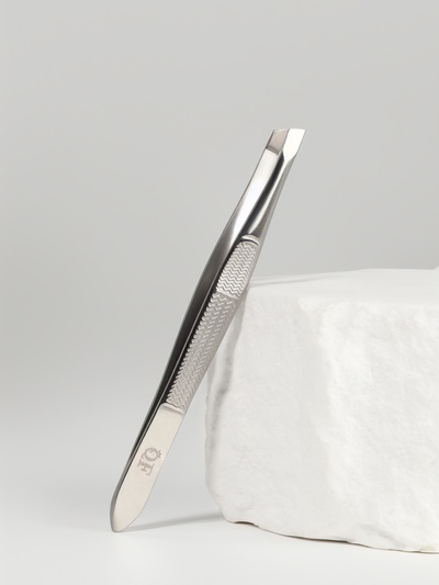 Пинцет «Premium» скошенный, узкий, 9 см, серебристый