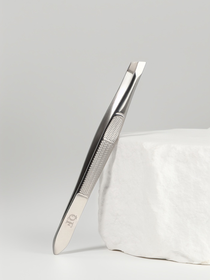 Пинцет «Premium» скошенный, узкий, 9 см, серебристый - Фото 1