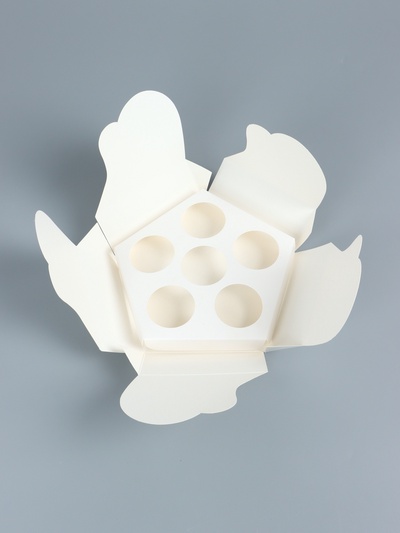 Коробка под 6 капкейков, фигурная, 18×18×5 см, белая