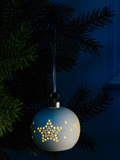 Ёлочный шар «Звёздочки», 6.9×6.9×5.9 см, 1 LED, керамика, от батареек LR44×2, свечение тёплое белое