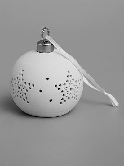 Ёлочный шар «Звёздочки», 6.9×6.9×5.9 см, 1 LED, керамика, от батареек LR44×2, свечение тёплое белое