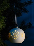 Ёлочный шар «Снежинки», 9×9×9.8 см, 1 LED, керамика, от батареек LR44×2, свечение тёплое белое - Фото 4